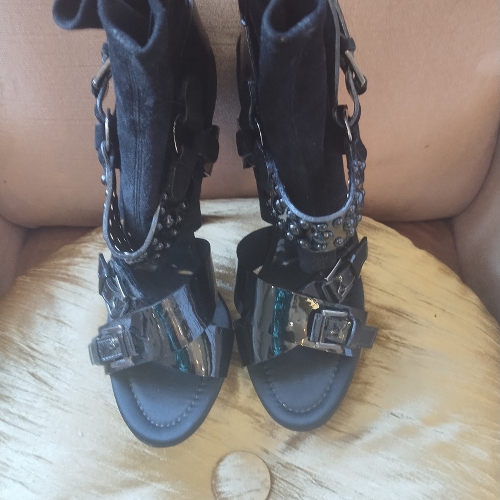 Shoes - Picture 3 of 12